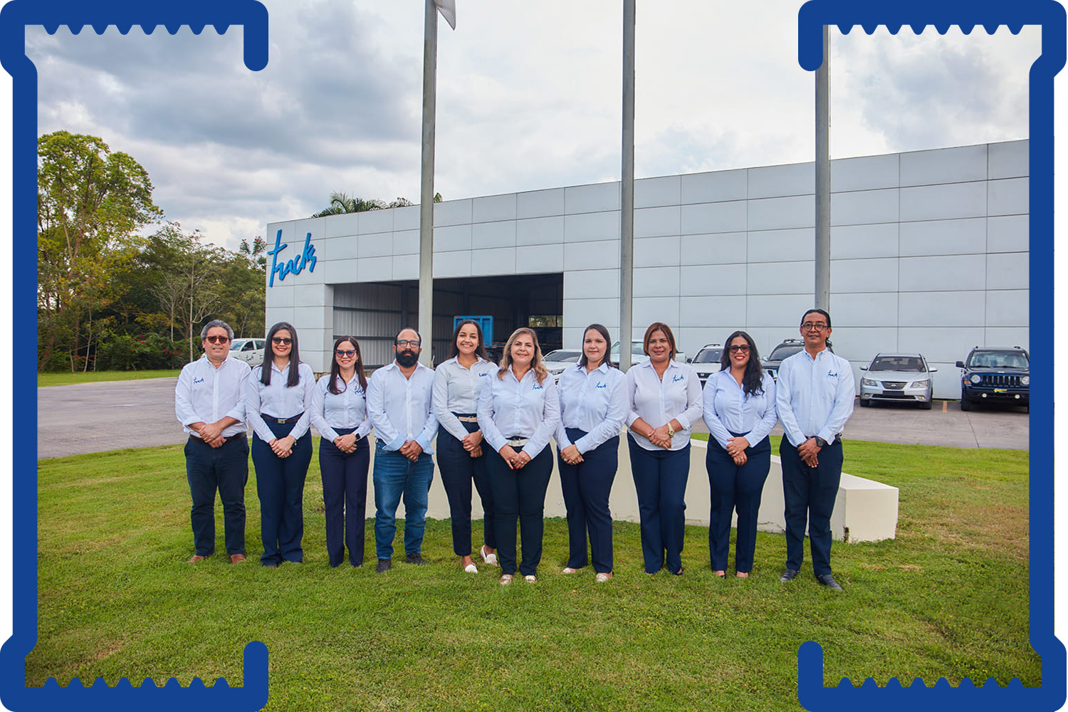 Equipo de Tracks en sus instalaciones